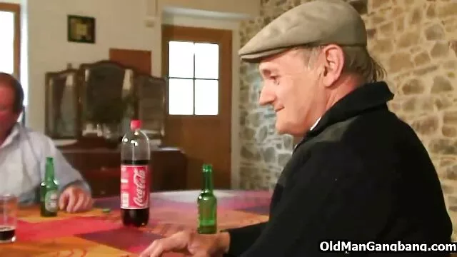 مثل فديوسكس اجنبية طفل-البقرة عارية