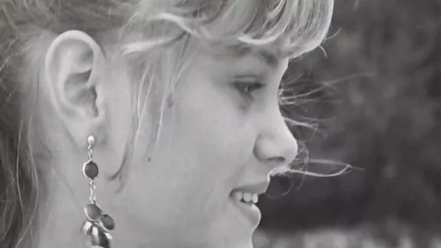 تبدو جميلة مقاطع سكسيه اجنبيه