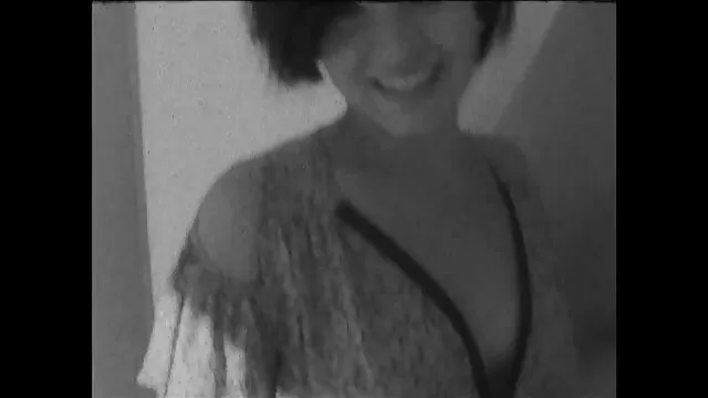 نحيل الآسيوية في سن المراهقة تمتص سكس امهات اجنبية اثنين